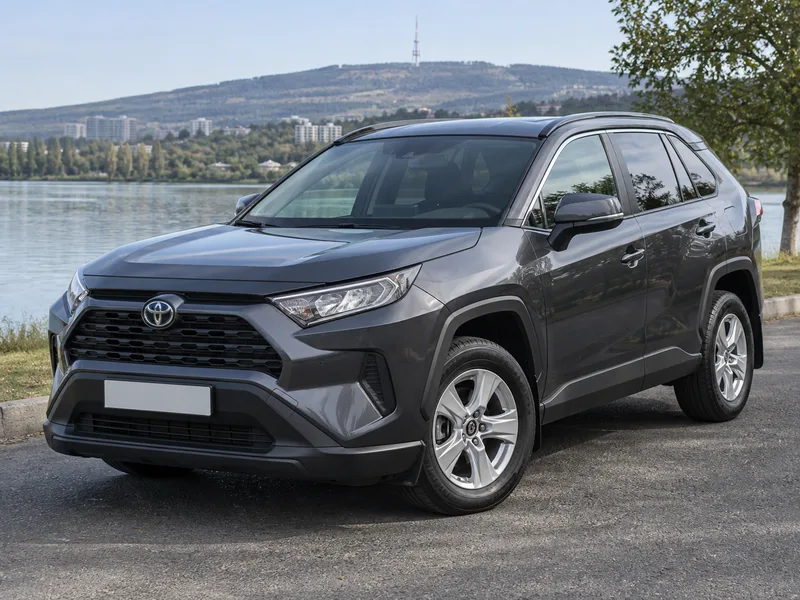 Toyota RAV4 — вид спереди в три четверти, иллюстрация модели